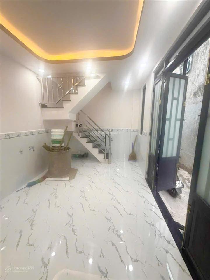 Nhà hẻm 2,5m đường ụ cây p10, q8 cách cầu nguyễn tri phương q5 200m