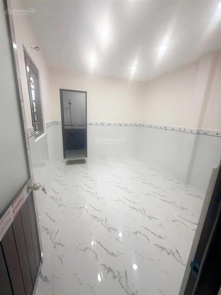 Nhà hẻm 2,5m đường ụ cây p10, q8 cách cầu nguyễn tri phương q5 200m