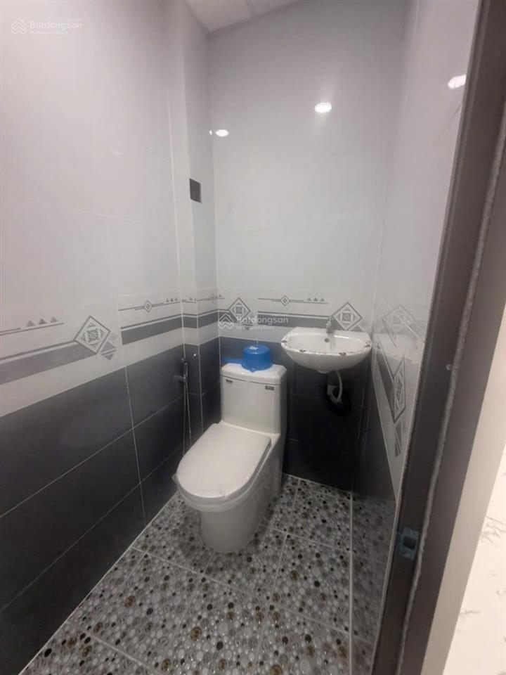 Nhà hẻm 2,5m đường ụ cây p10, q8 cách cầu nguyễn tri phương q5 200m