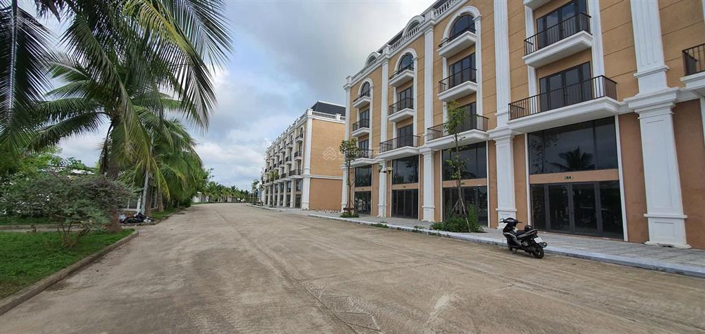 Bán shophouse mặt cảng tại tuần châu marina hạ long giá chỉ 8 tỷ. sổ đỏ sẵn sàng sang tên