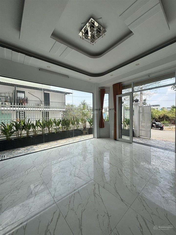 Lại lên siêu phẩm góc 2 mặt tiền. ngang 6,8m. đường 12m. phước kiển nhà bè. có 8.9 tỷ thôi.