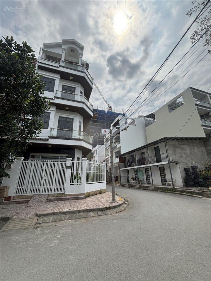 Lại lên siêu phẩm góc 2 mặt tiền. ngang 6,8m. đường 12m. phước kiển nhà bè. có 8.9 tỷ thôi.