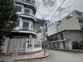 Lại lên siêu phẩm góc 2 mặt tiền. ngang 6,8m. đường 12m. phước kiển nhà bè. có 8.9 tỷ thôi.