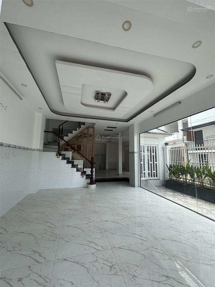 Lại lên siêu phẩm góc 2 mặt tiền. ngang 6,8m. đường 12m. phước kiển nhà bè. có 8.9 tỷ thôi.