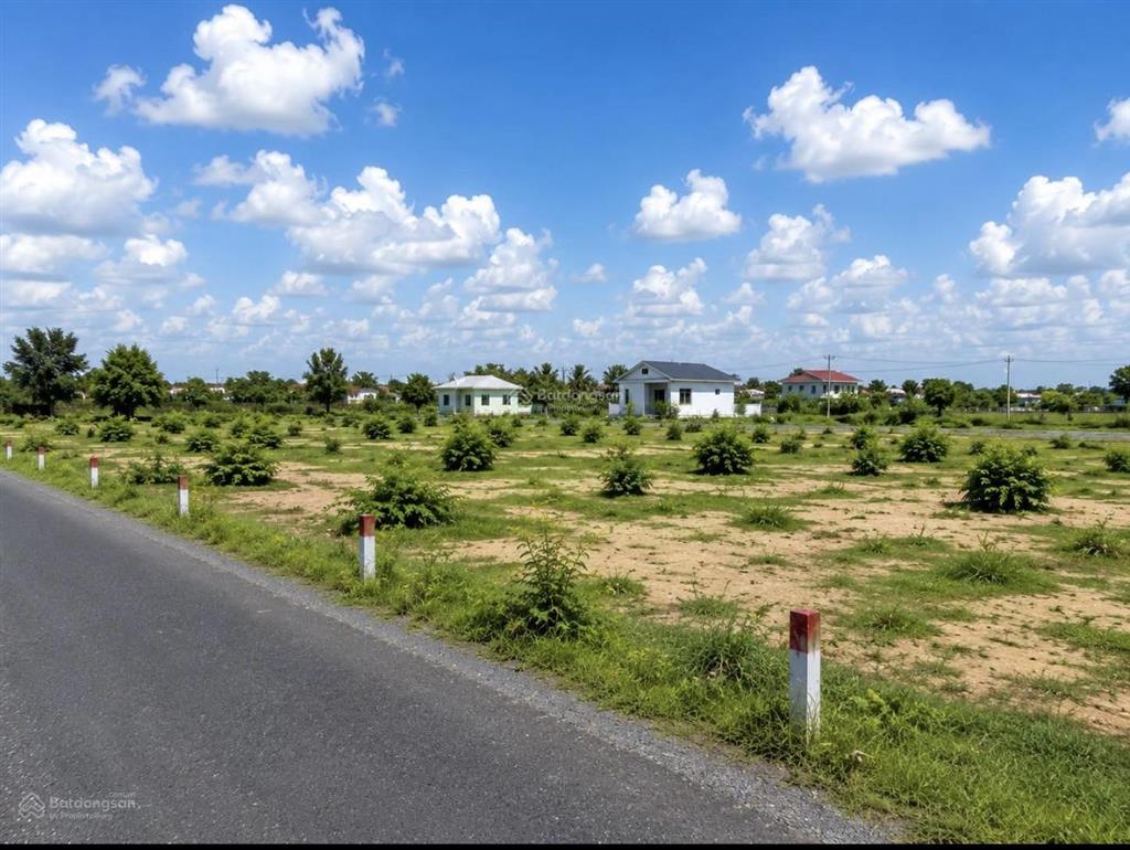 Bán đất trung tâm củ chi  5 x 20m2 (100% thổ cư, shr)
đường nhựa 8m, kế bên kcn tây bắc & bv