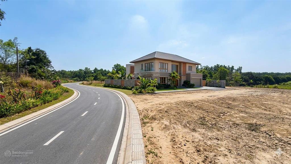 Cần bán lô đất 3500m2 sẵn gần 500m2 thổ cư mặt tiền ngay cây trôm  giá chỉ hơn 2,5tr/m2
