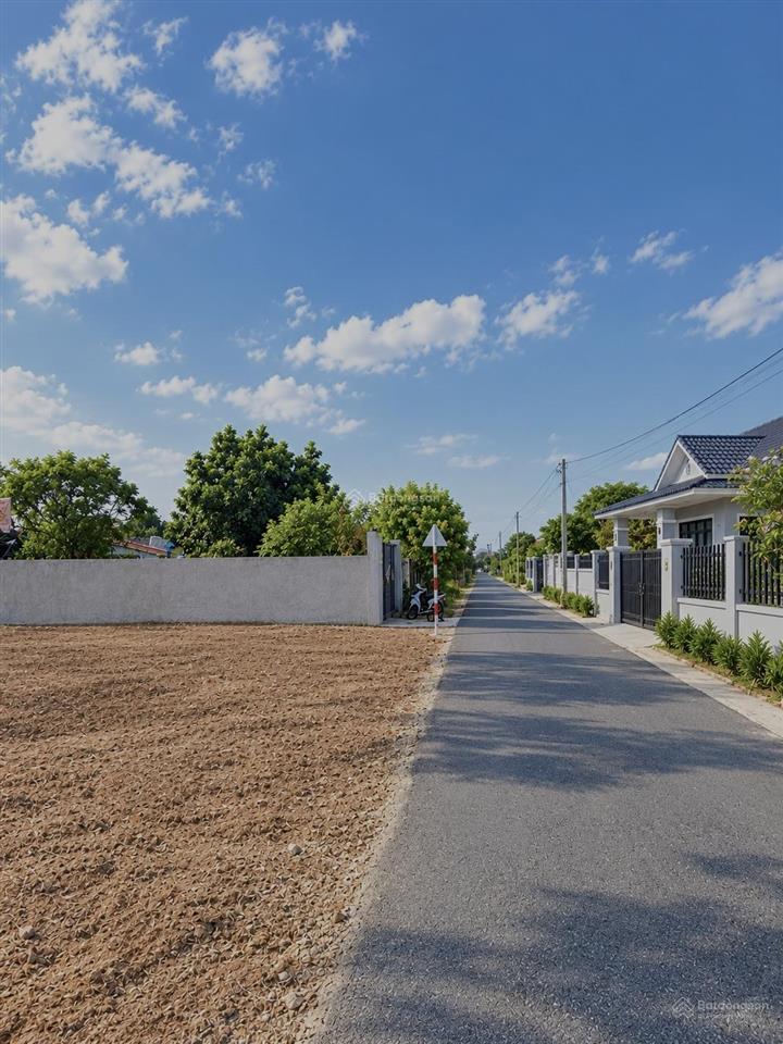 Chính chủ cần bán lô đất vườn thổ cư 990m2 mặt tiền
đường nhựa 6m thông tiện ích đầy đủnhỉnh 2tỷ