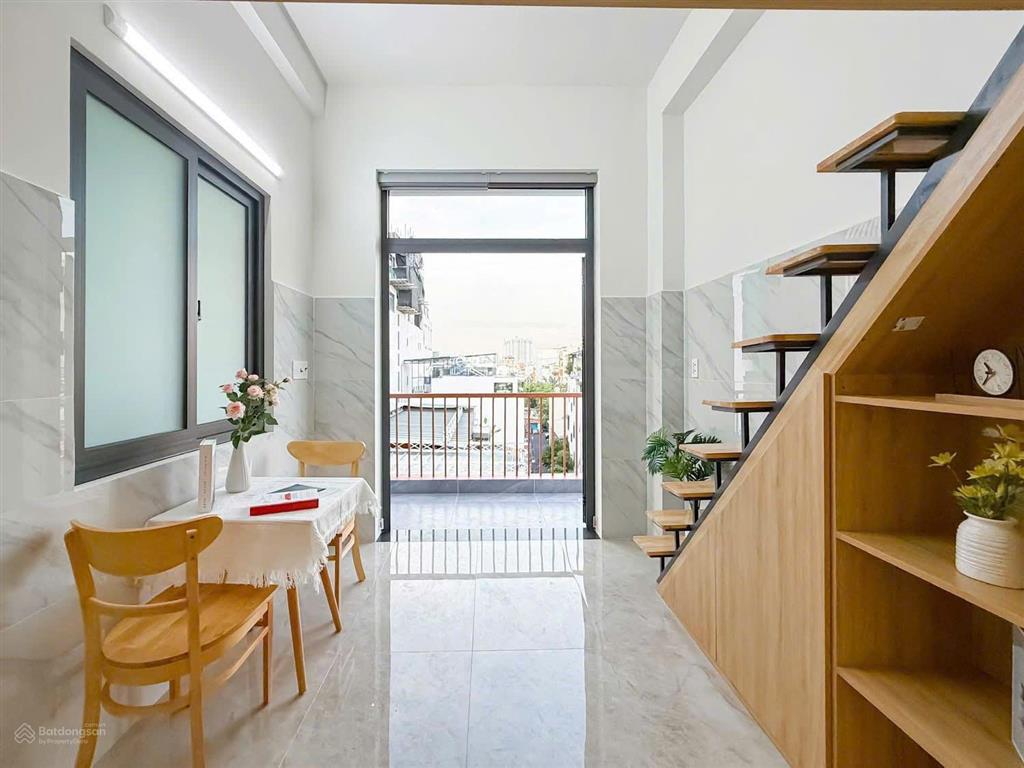 Duplex chưa qua sử dụng new 100%  ban công  full nội thất  mặt tiền đường trường chinh