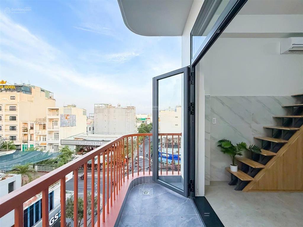 Duplex chưa qua sử dụng new 100%  ban công  full nội thất  mặt tiền đường trường chinh