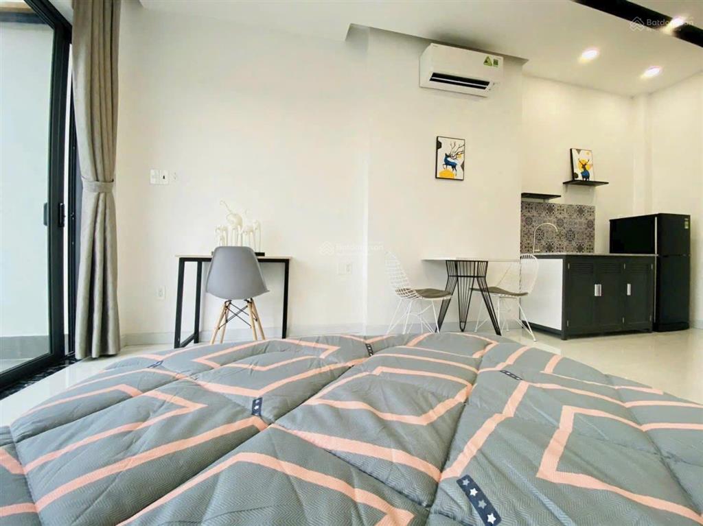 Khai trương ban công rộng 30m2  full nội thất  ngay trường chinh  tân bình