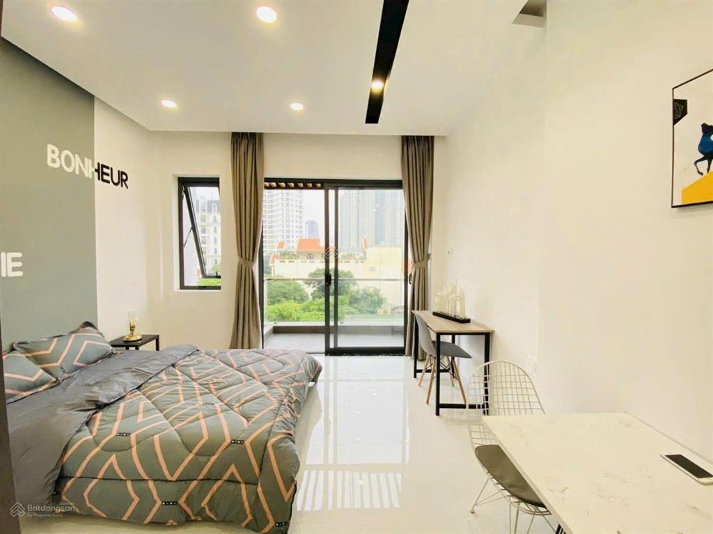 Khai trương ban công rộng 30m2  full nội thất  ngay trường chinh  tân bình