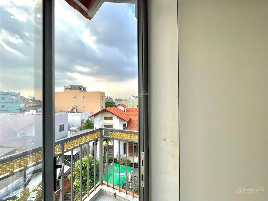 Ban công full nội thất  tách bếp  ngay mặt tiền đường trường chinh  cầu tham lương