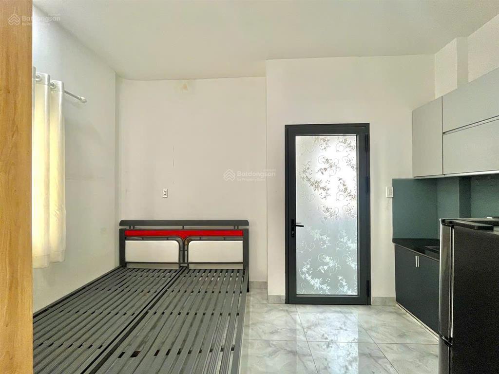 Ban công full nội thất  tách bếp  ngay mặt tiền đường trường chinh  cầu tham lương