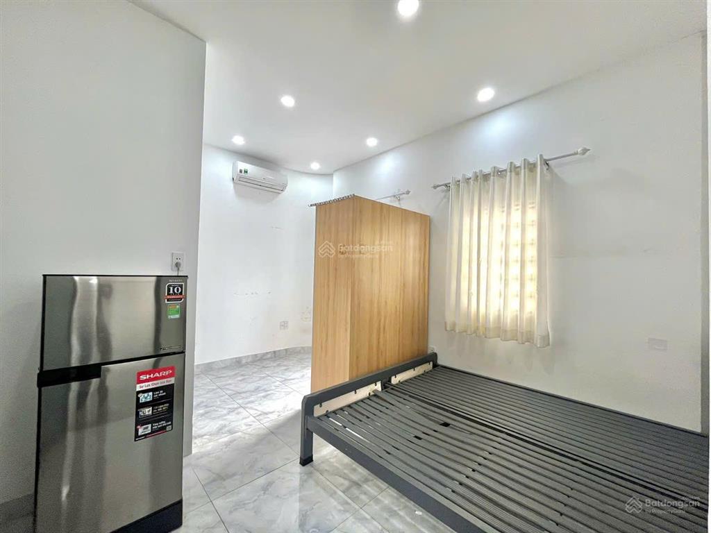 Ban công full nội thất  tách bếp  ngay mặt tiền đường trường chinh  cầu tham lương