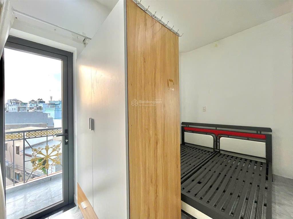 Ban công full nội thất  tách bếp  ngay mặt tiền đường trường chinh  cầu tham lương