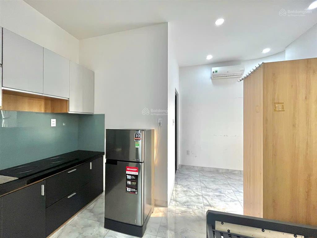 Ban công full nội thất  tách bếp  ngay mặt tiền đường trường chinh  cầu tham lương