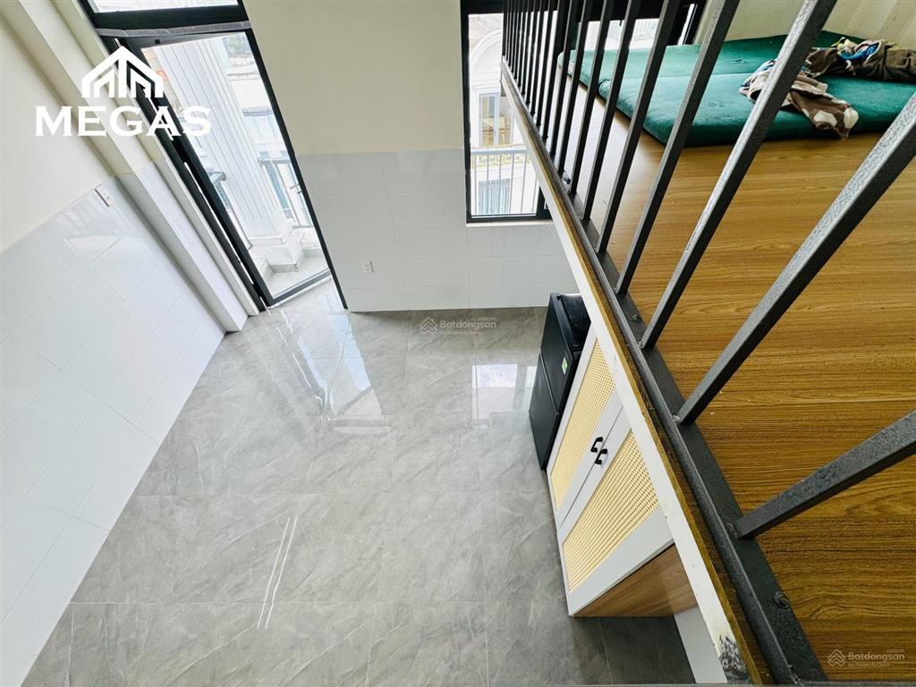 Trống sẵn 1 phòng ban công riêng 40m2  full nt ngay nguyễn ảnh thủ  tô ký