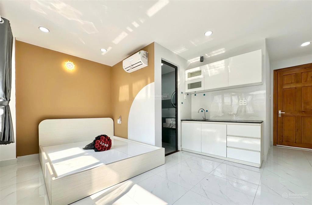 Khai trương 15p cửa sổ lớn full nội thất ngay dương quảng hàm