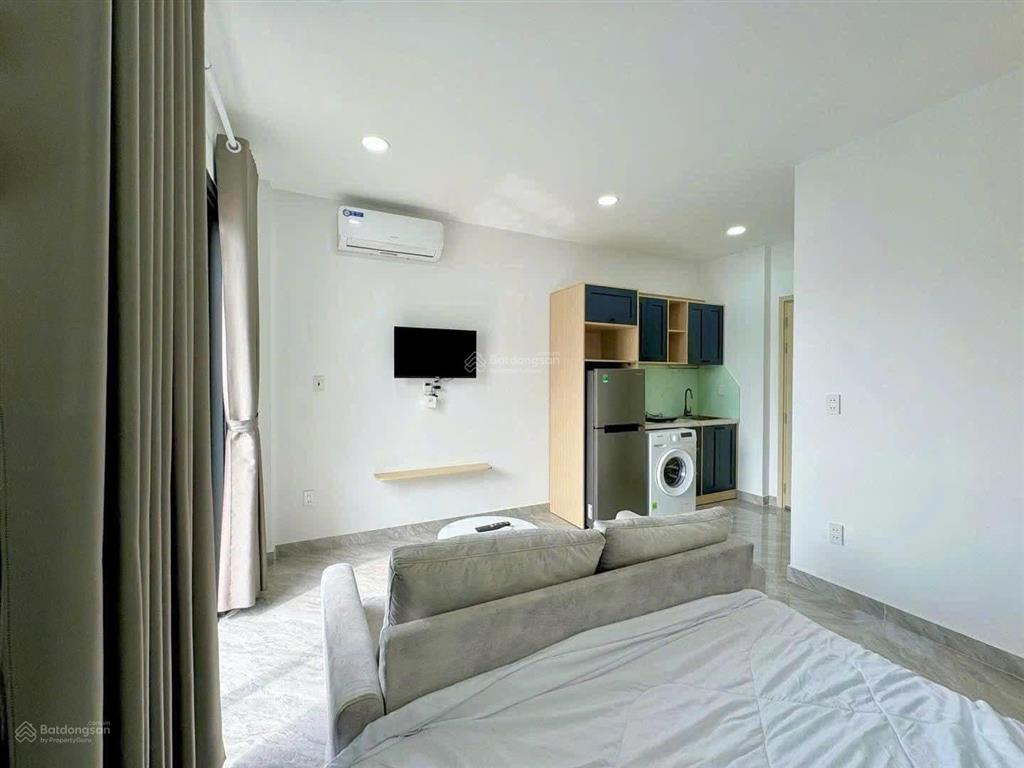 Căn hộ ban công đầy đủ nội thất ngay nguyễn kiệm tiện qua sân bay