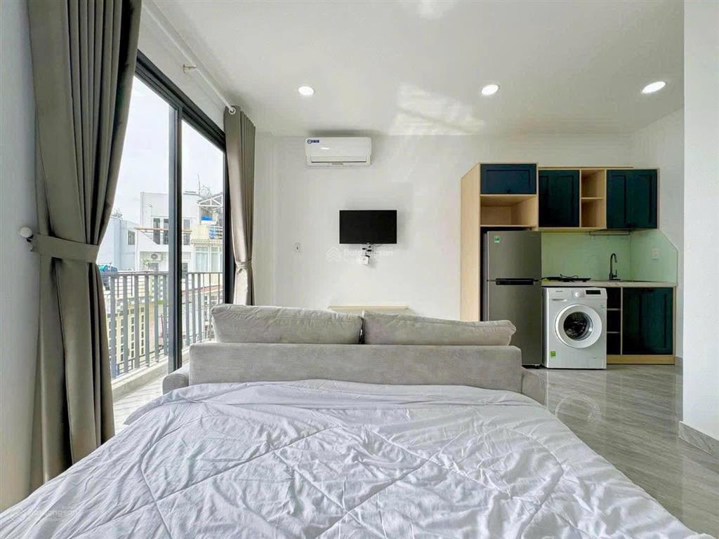 Căn hộ ban công đầy đủ nội thất ngay nguyễn kiệm tiện qua sân bay