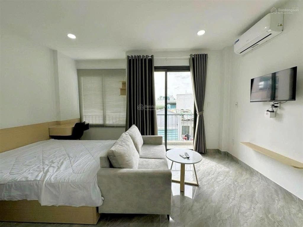 Căn hộ ban công đầy đủ nội thất ngay nguyễn kiệm tiện qua sân bay