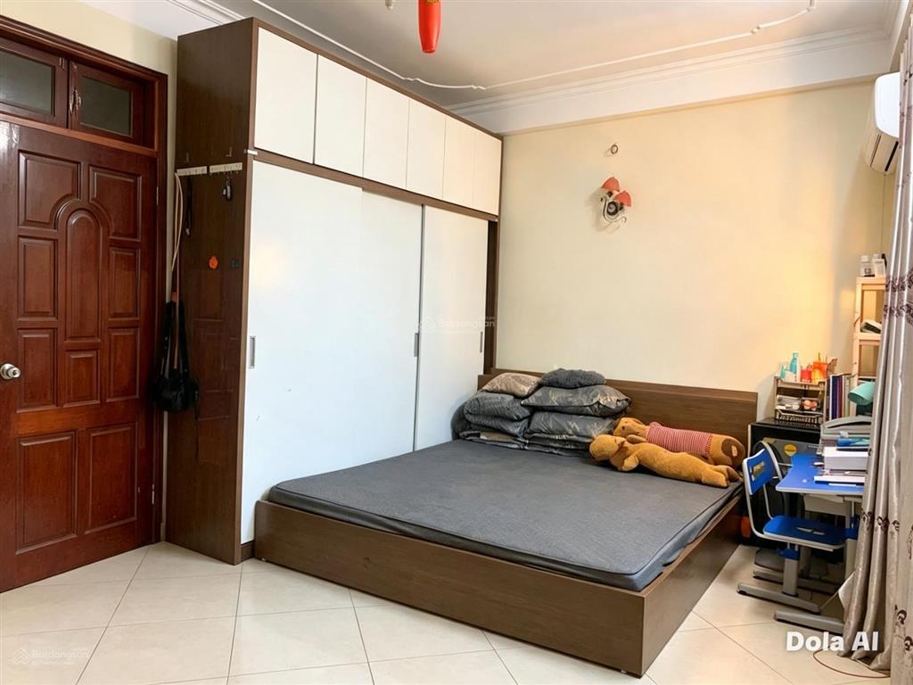 Bán nhà phạm văn đồng  5 tầng ở luôn  mt rộng  cách mặt phố 30m