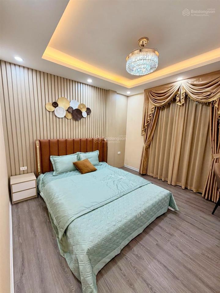 100m ra phố, căn nhà 6t, thang máy hoàng mai, xách va li ở luôn,thông thoáng, full nội thất, sđcc