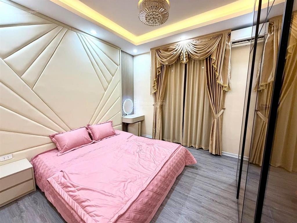 100m ra phố, căn nhà 6t, thang máy hoàng mai, xách va li ở luôn,thông thoáng, full nội thất, sđcc