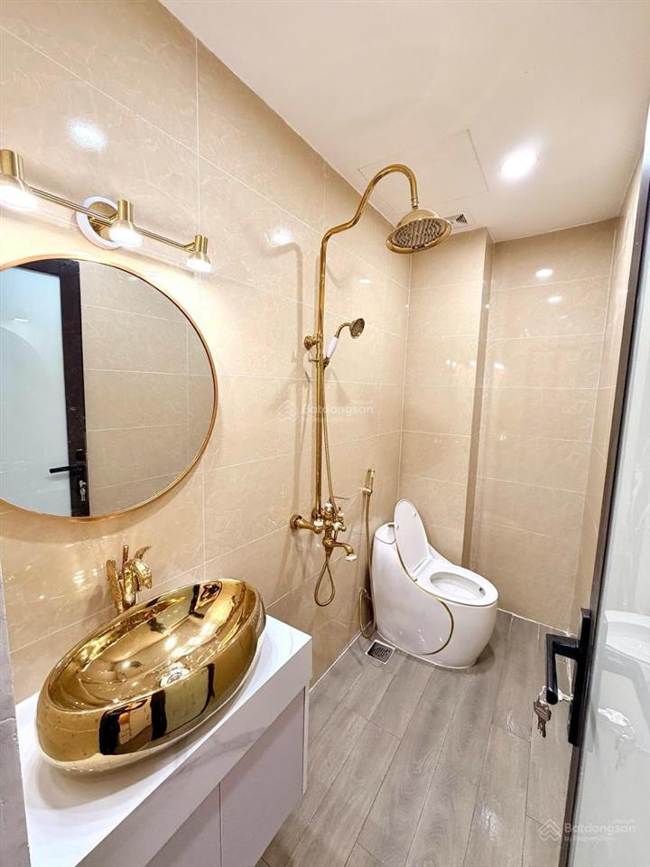 100m ra phố, căn nhà 6t, thang máy hoàng mai, xách va li ở luôn,thông thoáng, full nội thất, sđcc
