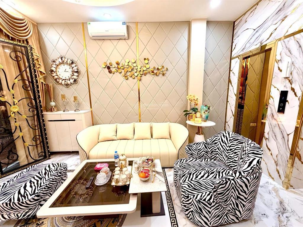 100m ra phố, căn nhà 6t, thang máy hoàng mai, xách va li ở luôn,thông thoáng, full nội thất, sđcc