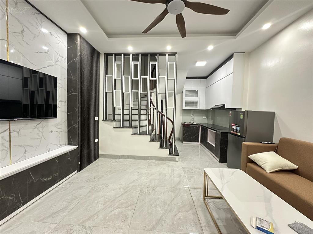 Bán nhà vĩnh tuy hàng xóm times city, lô góc 1p ra mặt phố, sổ đẹp, full nội thất 38m2 x 5 tầng