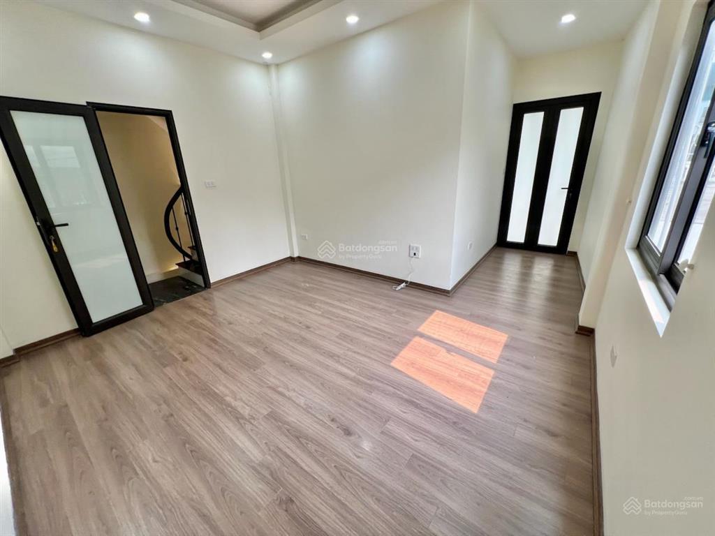 Vf3 đỗ cửa, trương định vị trí đẹp, ngõ thẳng, thoáng, không qh, sân riêng, 37m2*5t, chỉ có 6,86tỷ