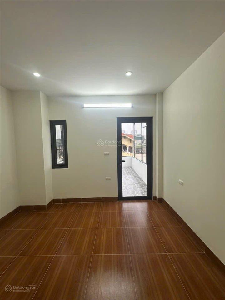 Giáp nhị  hoàng mai, vf3 đỗ cửa, thang máy 50m ra ôtô tránh, sđcc, nhà mới ở luôn, ko quy hoạch