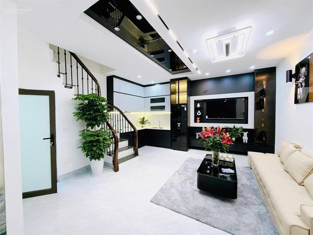 Nhà hiếm minh khai, ngõ nông, mt rộng 5,6m, sđcc, không qh, không lỗi phong thuỷ, nhà mới, 3 ngủ