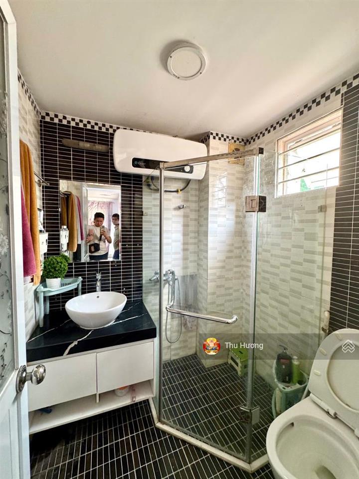 Lô góc hoàng mai, chỉ nhỉnh 6tỷ, cách phố 50m, ngõ nông, an ninh tốt, sđcc, 38m2, dân xây chắc chắn