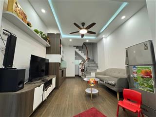 Chỉ có 6,35tỷ, mua căn 5t hai bà trưng, 30m ra phố, 2 thoáng, gần bách kinh xây, sđcc,, full đồ