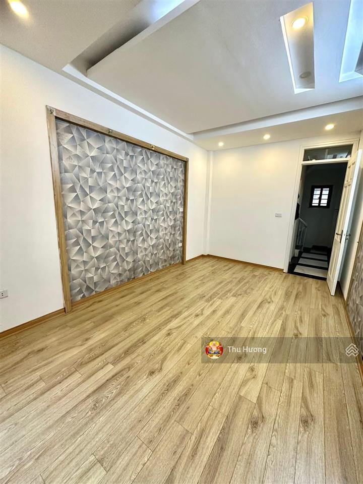Nhỉnh 7 tỷ, hoàng mai 2 mặt thoáng, không qh, dân xây, full nội thất, ở ngay, sđcc, 5 tầng * 35m2