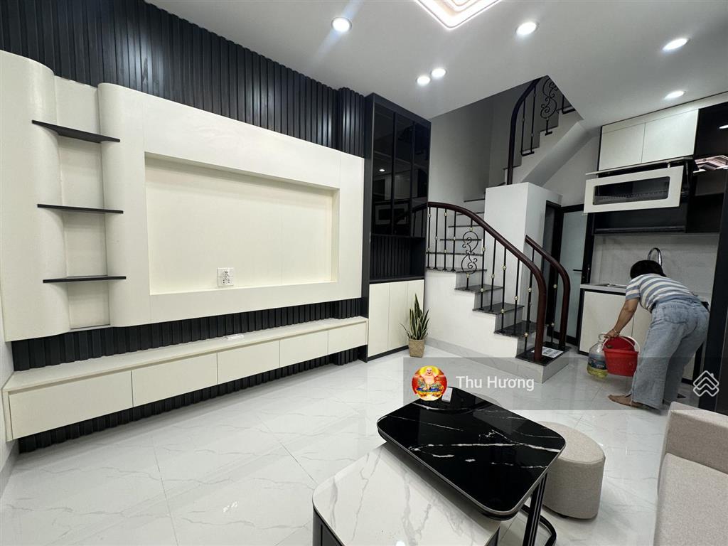 6,3 tỷ nhà hòa bình 7  minh khai, 2 thoáng ngõ thông, 3 ngủ full nội thất, sđcc, qh ổn định