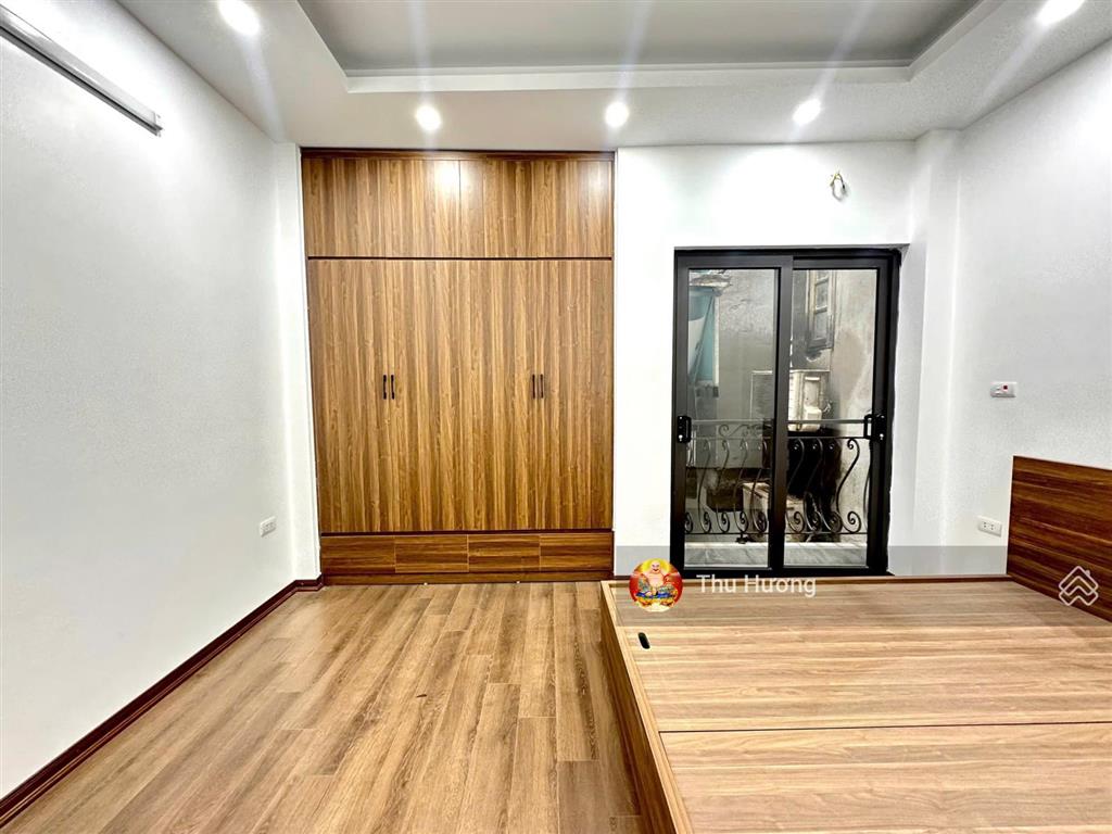 Cách mặt phố vài bước chân, 5t hai bà trưng, mới kính coong, ngõ thông, sđcc 37m2, chỉ có 6,9tỷ tl