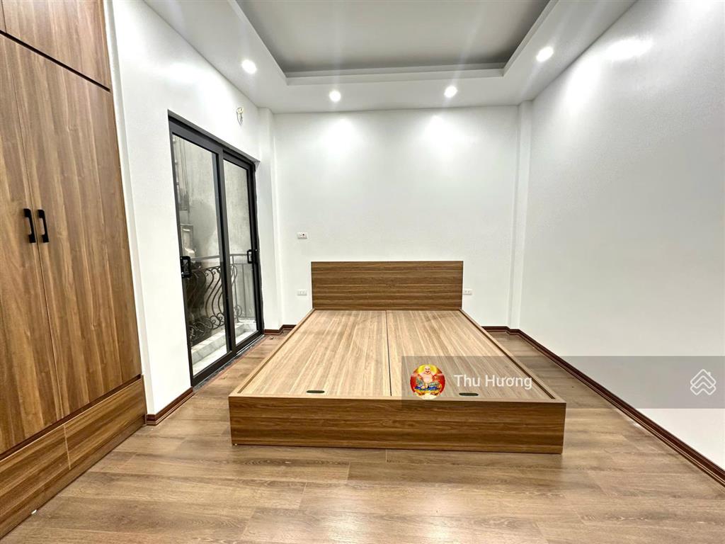 Cách mặt phố vài bước chân, 5t hai bà trưng, mới kính coong, ngõ thông, sđcc 37m2, chỉ có 6,9tỷ tl