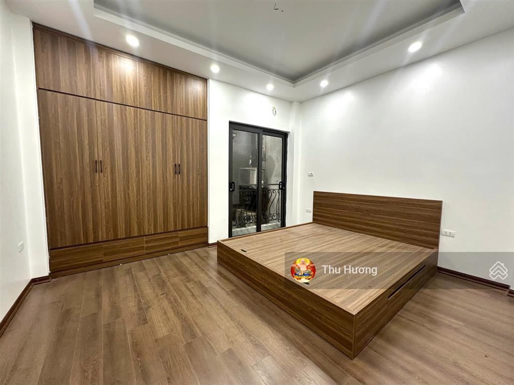 Cách mặt phố vài bước chân, 5t hai bà trưng, mới kính coong, ngõ thông, sđcc 37m2, chỉ có 6,9tỷ tl