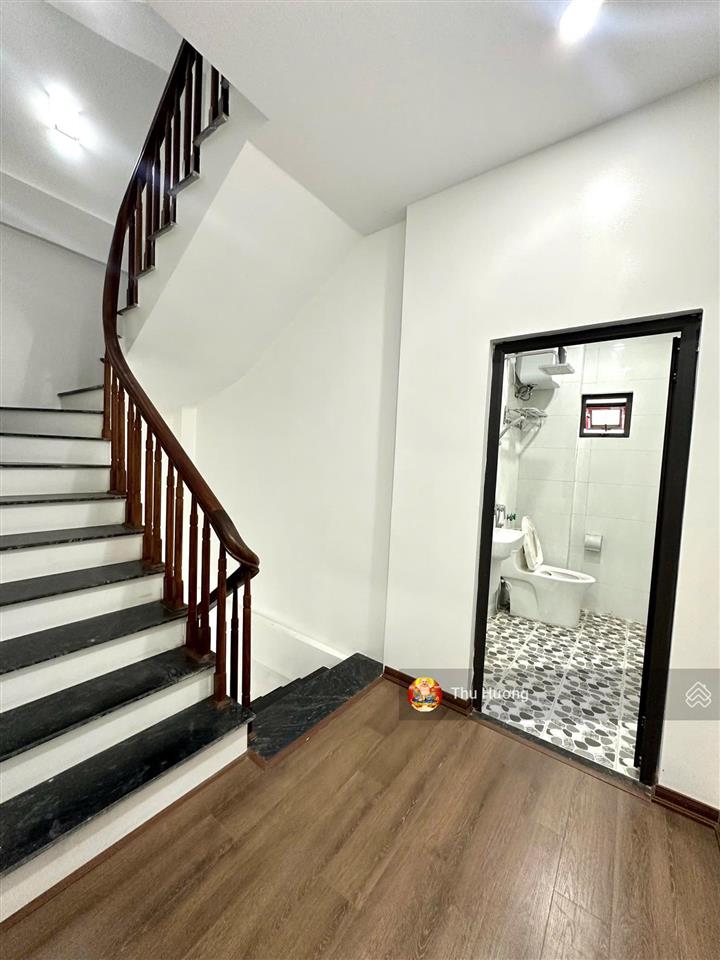 Cách mặt phố vài bước chân, 5t hai bà trưng, mới kính coong, ngõ thông, sđcc 37m2, chỉ có 6,9tỷ tl