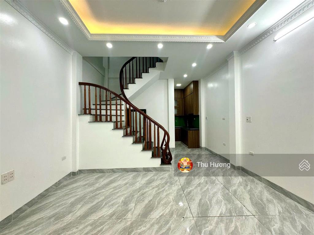 Cách mặt phố vài bước chân, 5t hai bà trưng, mới kính coong, ngõ thông, sđcc 37m2, chỉ có 6,9tỷ tl