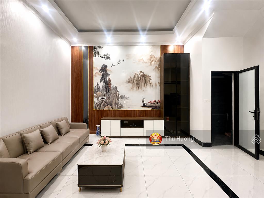 Nhà mới sát times city, 30m ra ô tô, sđcc 48m² x 5t, tặng nội thất, sân riêng, quy hoạch ổn định