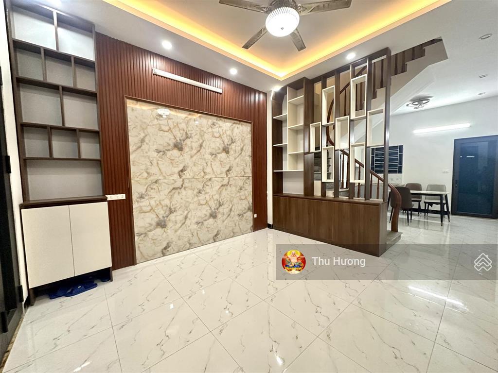 Nhà 2 thoáng hoàng mai, ngõ 3 gác, dân xây, sân riêng, 4 ngủ full nội thất, sđcc, không qh