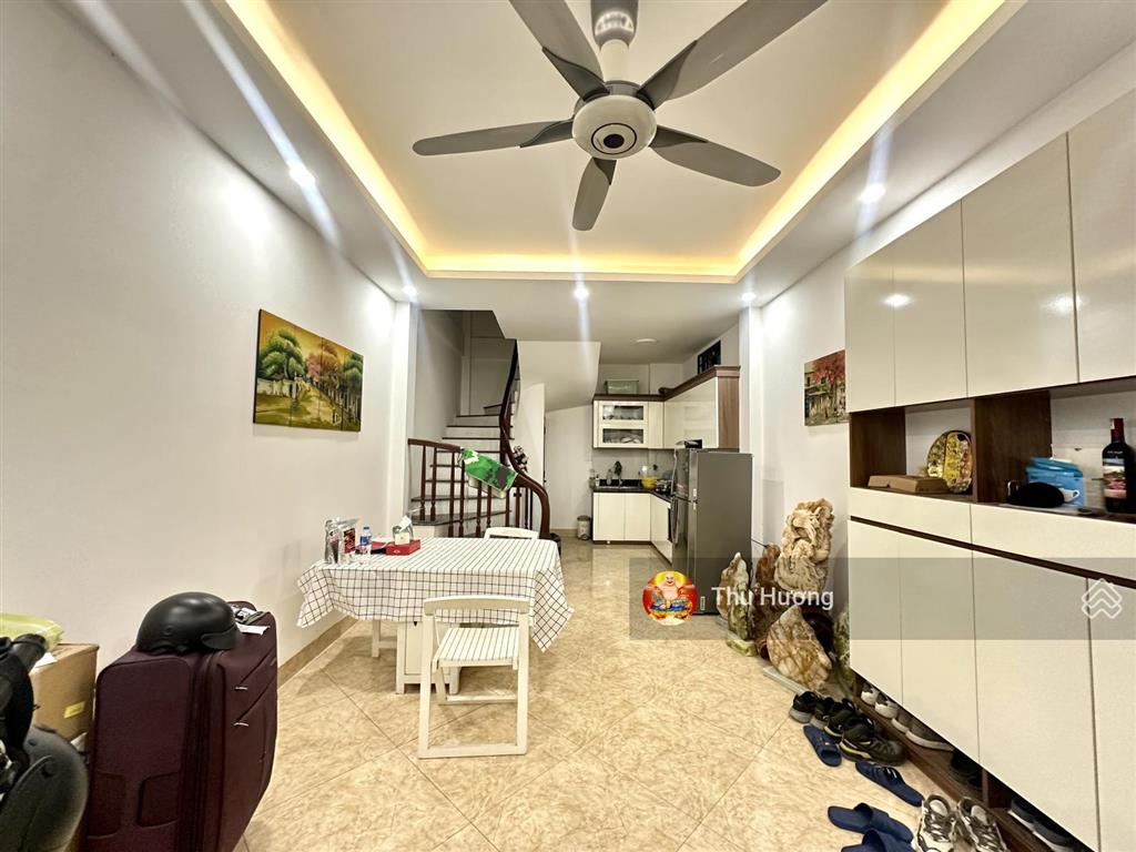 Ngõ 3 gác thông hoàng mai, 2 thoáng, thông sàn, sân riêng, sđcc 45m2*5t, full nội thất, không qh