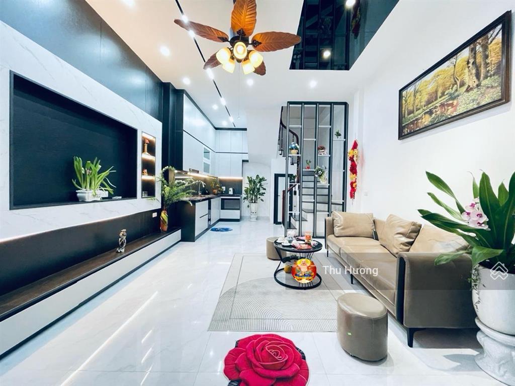 Bán gấp nhà hoàng mai, 2 thoáng 10m ra ôtô tránh, kinh doanh, sổ cc, 5 tầng full nội thất, ko qh
