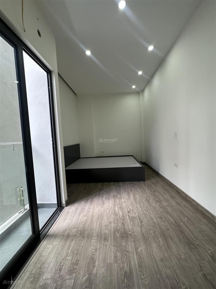 Nhà hoàng mai, vf3 đỗ cửa, 30m ra ôtô tránh, 5 tầng thang máy full nội thất, nhiều tiện ích