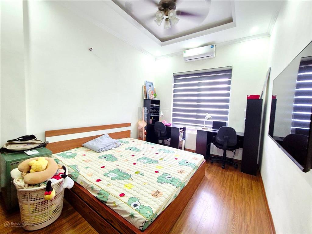 Hiếm! 6 tỷ nhà bạch mai, 30m ra mặt phố, trước nhà 3 gác, 5 tầng 3 ngủ full nội thất, sổ riêng