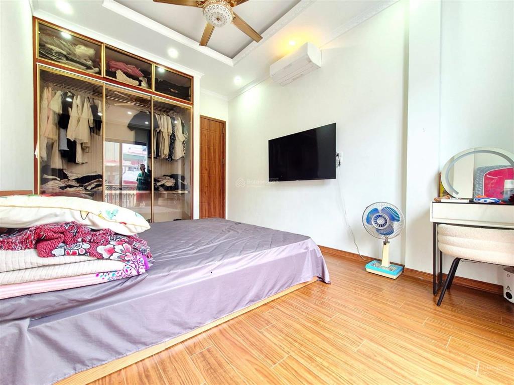 Hiếm! 6 tỷ nhà bạch mai, 30m ra mặt phố, trước nhà 3 gác, 5 tầng 3 ngủ full nội thất, sổ riêng